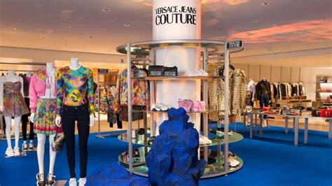 showroom versace jeans milano|Versace Milano Rinascente .